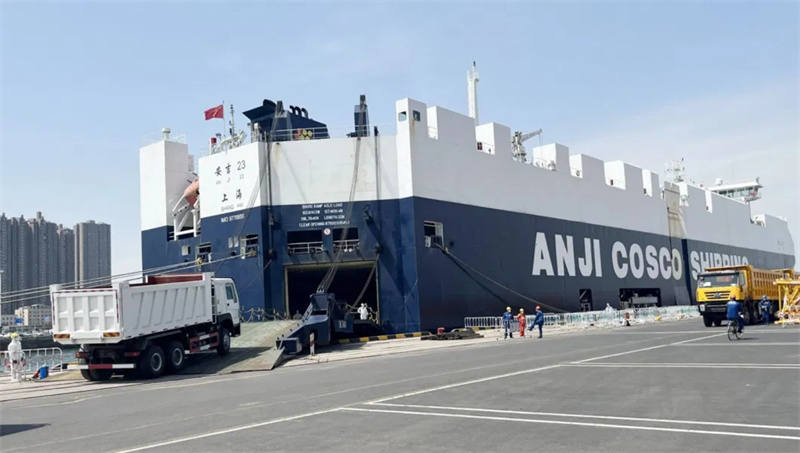 Our truck is waiting for sea freight